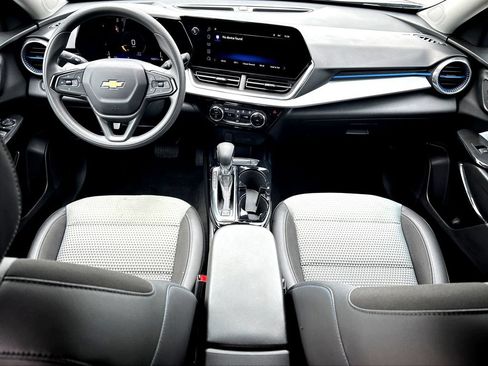 Used 2026 Chevrolet Trax LT FWD image 29