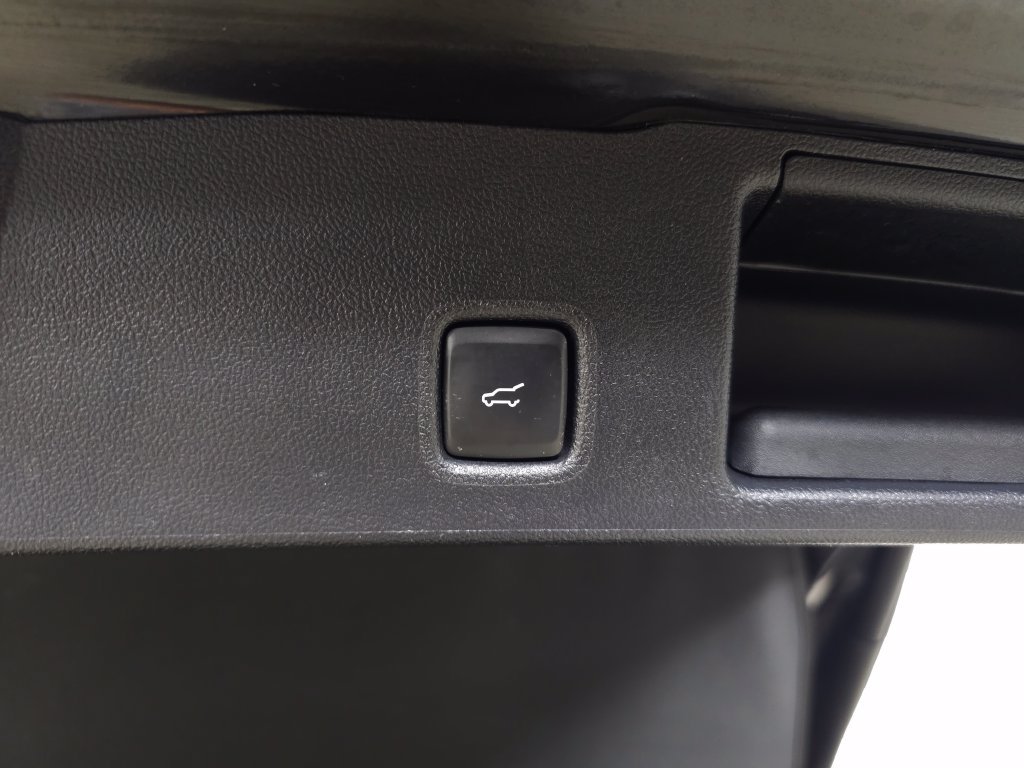 Used 2021 Ford Escape Titanium w/ Titanium Elite Package FWD image 8
