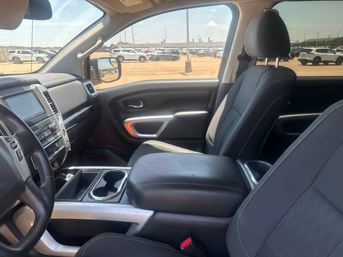 Used 2018 Nissan Titan SV w/ SV Convenience Package RWD image 38