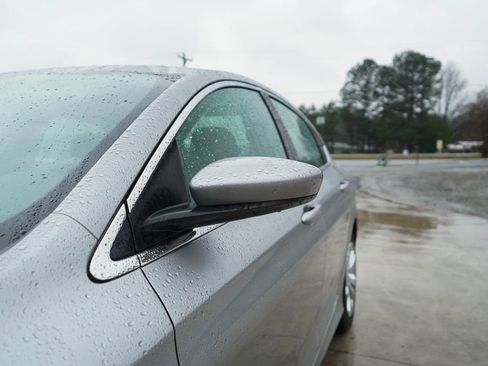 Used 2016 Chrysler 200 Limited image 16