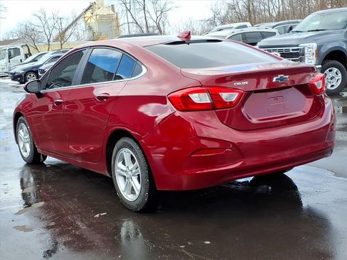 Used 2018 Chevrolet Cruze LT w/ Convenience Package FWD image 3