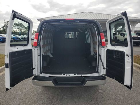 Used 2024 GMC Savana 2500 w/ Driver Convenience Package image 5