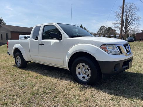 Used 2016 Nissan Frontier S image 5