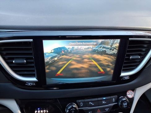 Certified 2024 Chrysler Pacifica Touring-L image 24