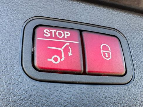 Used 2021 Mercedes-Benz GLC 300 4MATIC w/ Driver Assistance Package image 14