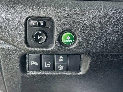 Used 2018 Honda Pilot Touring image 10