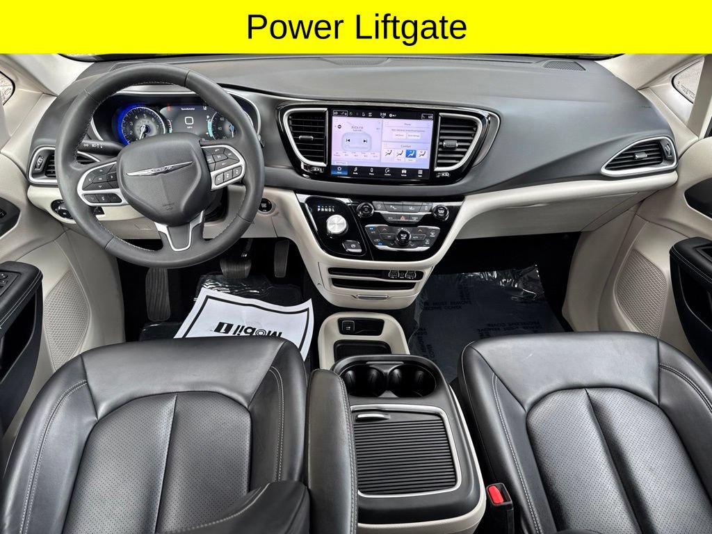 Used 2023 Chrysler Pacifica Touring-L FWD image 12