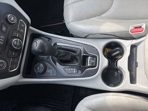 Used 2019 Jeep Cherokee Limited image 19