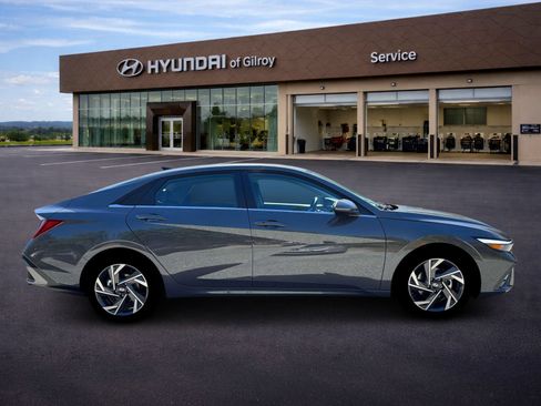 New 2026 Hyundai Elantra Limited FWD image 8