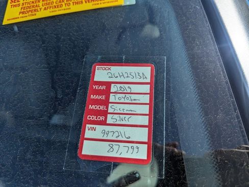 Used 2019 Toyota Sienna XLE image 11