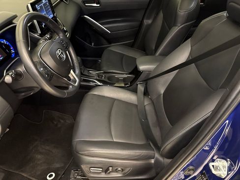 Used 2022 Toyota Corolla Cross XLE w/ Convenience Package FWD image 18