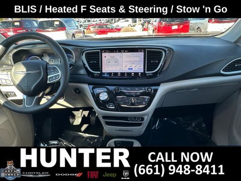Used 2024 Chrysler Pacifica Touring-L FWD image 18