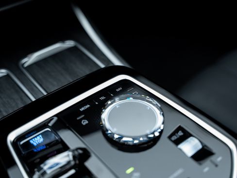 Used 2023 BMW i7 xDrive60 w/ Executive Package 2 image 50