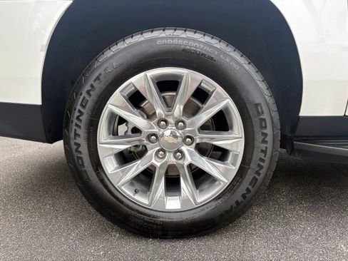 Used 2024 Chevrolet Suburban Premier w/ Premium Package AWD/4WD image 17