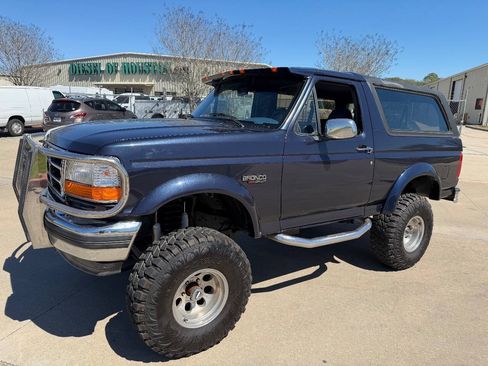 Used 1995 Ford Bronco XLT AWD/4WD image 1