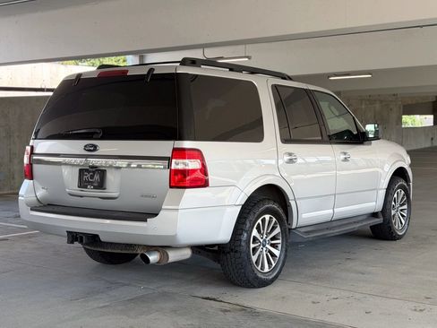Used 2017 Ford Expedition XLT AWD/4WD image 5