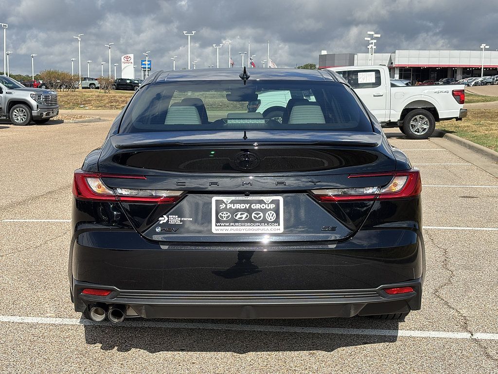 Used 2026 Toyota Camry SE w/ Convenience Package FWD image 5