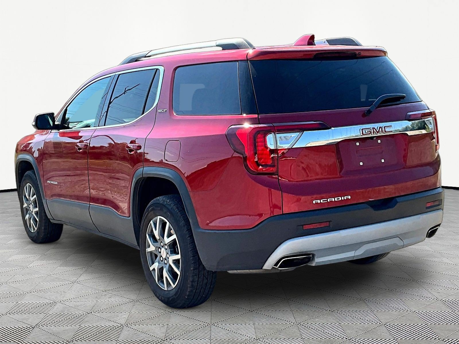 Used 2023 GMC Acadia SLT FWD image 4