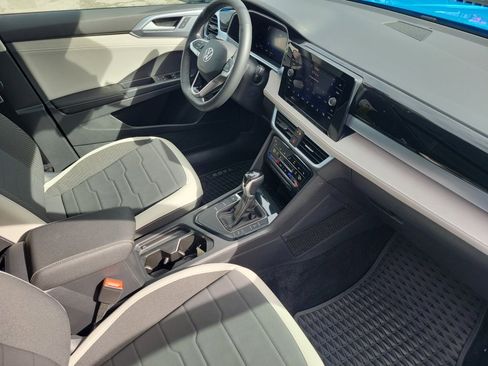 Certified 2025 Volkswagen Taos SE w/ Panoramic Sunroof Package image 32