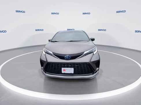 Used 2022 Toyota Sienna XSE image 3