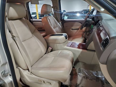Used 2011 Chevrolet Suburban LTZ AWD/4WD image 14