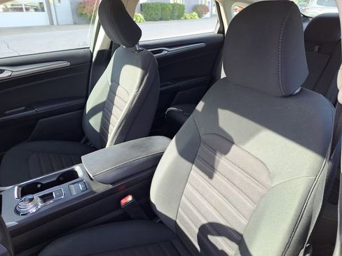Used 2020 Ford Fusion SE image 5