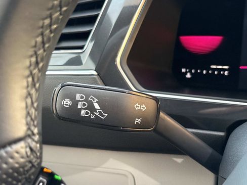 Certified 2022 Volkswagen Tiguan SE R-Line image 28