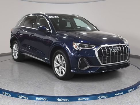Certified 2025 Audi Q3 2.0T Premium w/ Convenience Package image 3