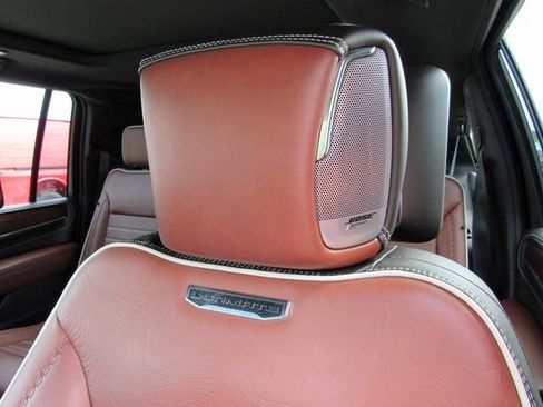 Used 2023 GMC Yukon XL Denali Ultimate image 12