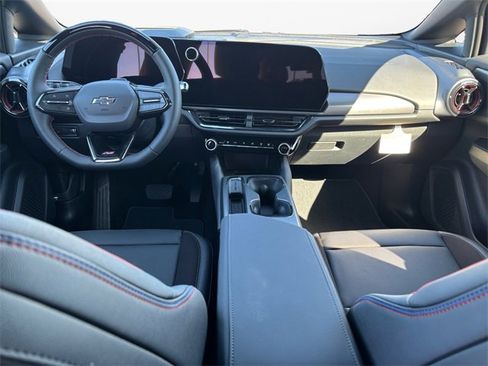 New 2025 Chevrolet Equinox EV RS image 10