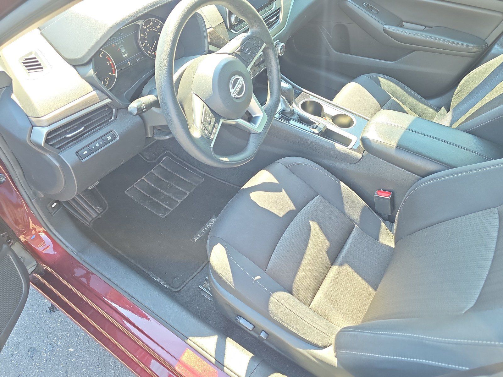 Used 2024 Nissan Altima 2.5 SV FWD image 11