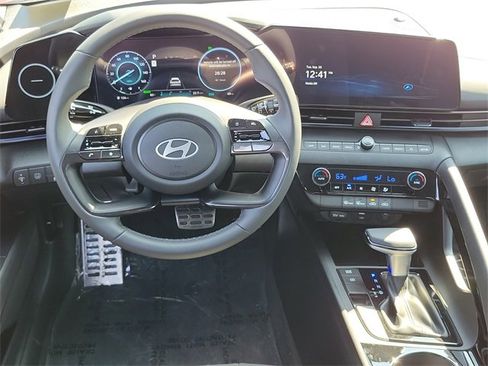 New 2025 Hyundai Elantra SEL image 4