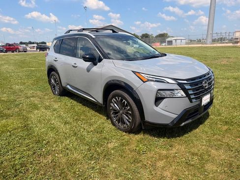 Certified 2026 Nissan Rogue Platinum w/ Platinum Premium Package AWD/4WD image 3