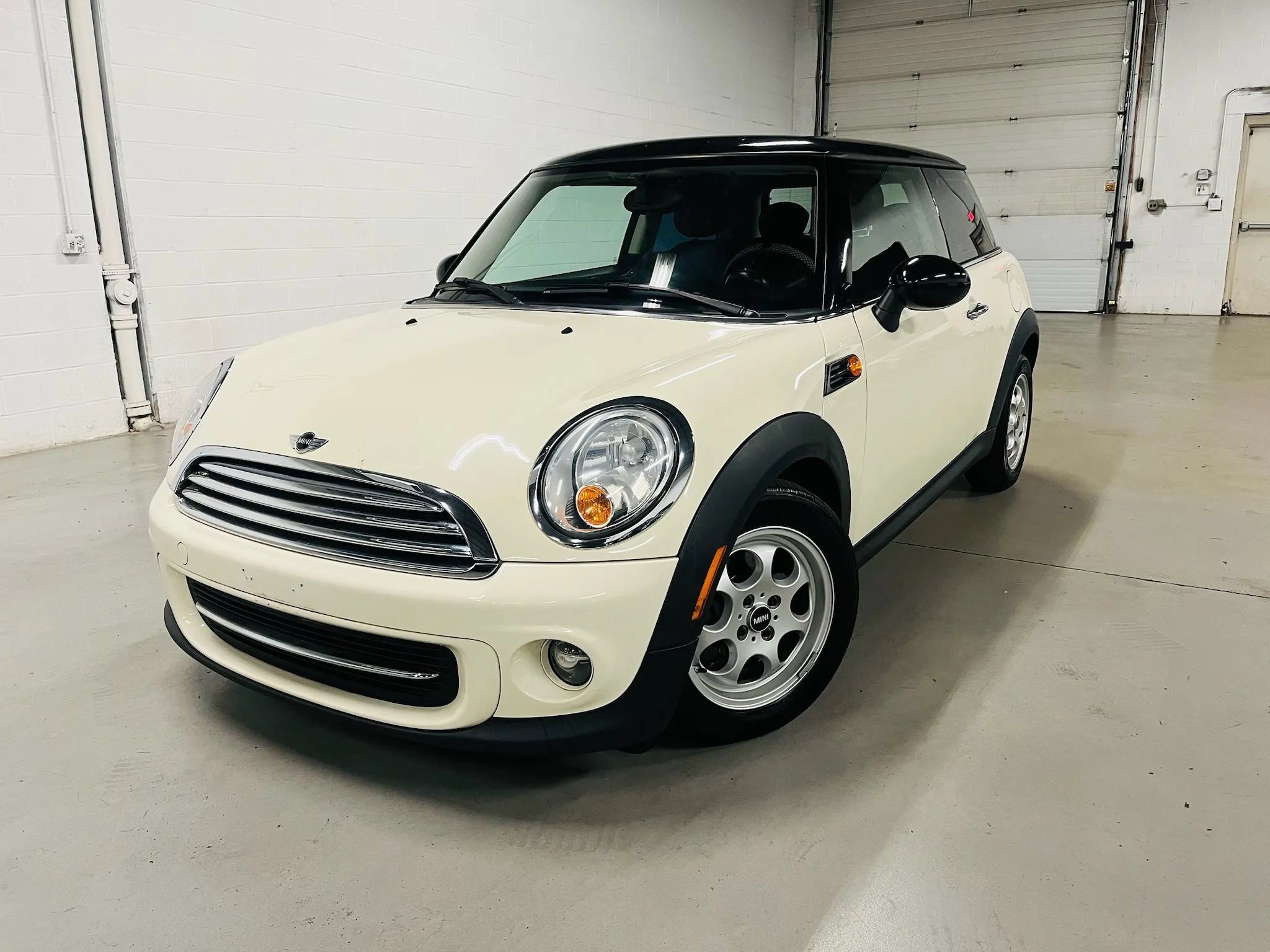 Used 2013 MINI Cooper Hardtop FWD image 1