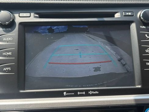 Used 2017 Toyota Highlander Plus AWD/4WD image 21