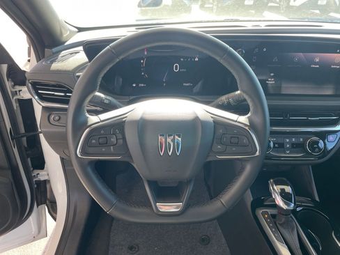 Used 2025 Buick Envista Sport Touring image 25