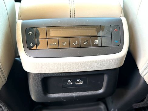 Used 2025 Nissan Pathfinder SL FWD image 21