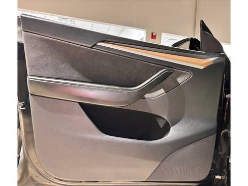 Used 2023 Tesla Model Y Long Range image 17