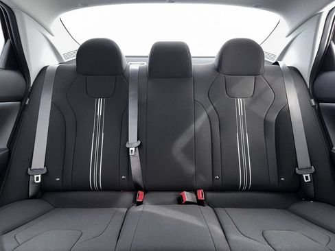 New 2026 Hyundai Elantra Hybrid FWD image 16