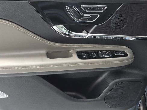 New 2026 Lincoln Corsair Premiere image 23