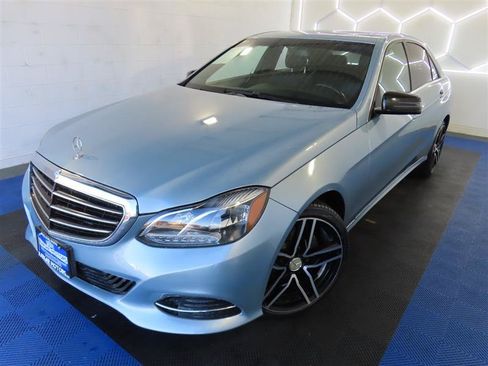 Used 2016 Mercedes-Benz E 350 4MATIC Sedan w/ Premium Package image 4