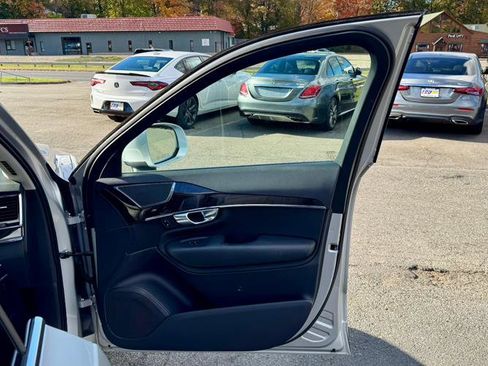 Used 2018 Volvo XC90 T5 Momentum w/ Momentum Plus Package image 19