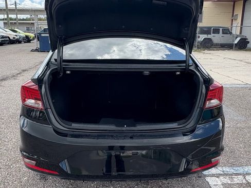 Used 2019 Hyundai Elantra Limited w/ Cargo Package image 13