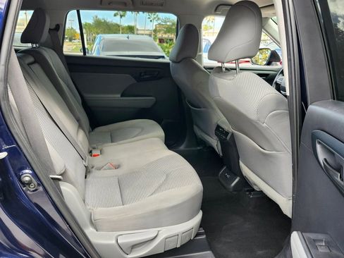 Used 2021 Toyota Highlander LE image 16