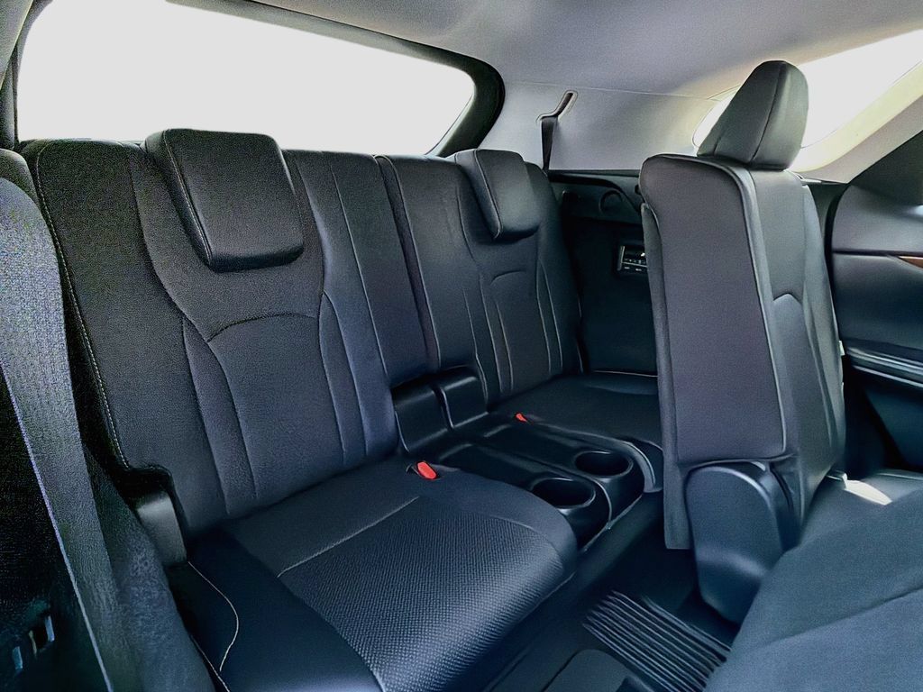 Used 2022 Lexus RX 350L Premium w/ Premium Package AWD/4WD image 29