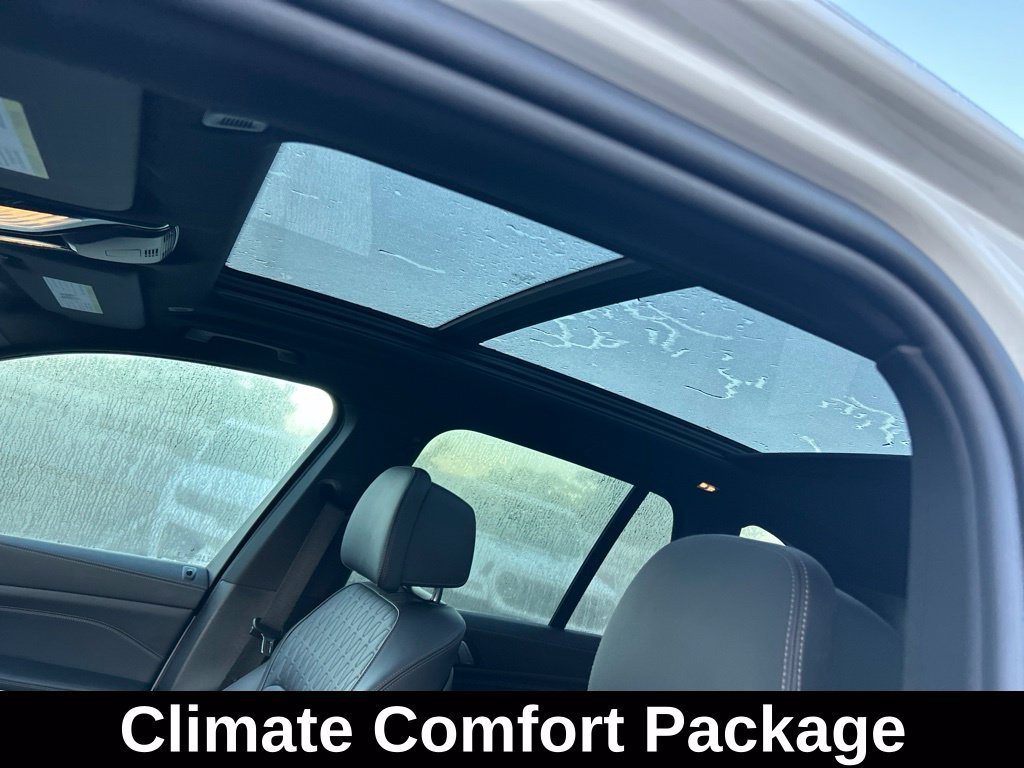 Used 2025 BMW X5 xDrive50e AWD/4WD image 12