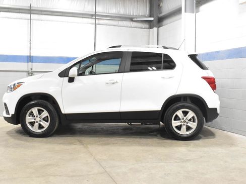 Used 2022 Chevrolet Trax LT w/ LT Convenience Package AWD/4WD image 24