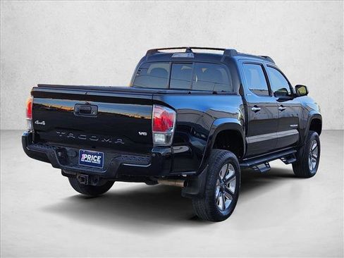 Used 2016 Toyota Tacoma Limited w/ Towing Package image 4