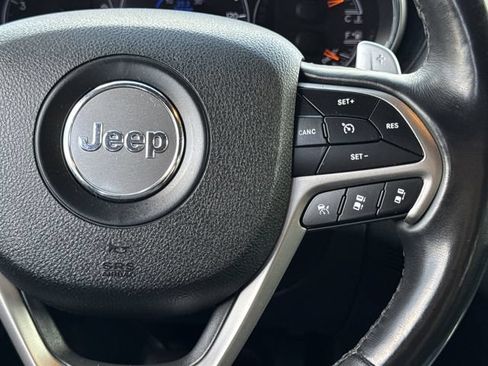 Used 2018 Jeep Grand Cherokee Overland AWD/4WD image 17