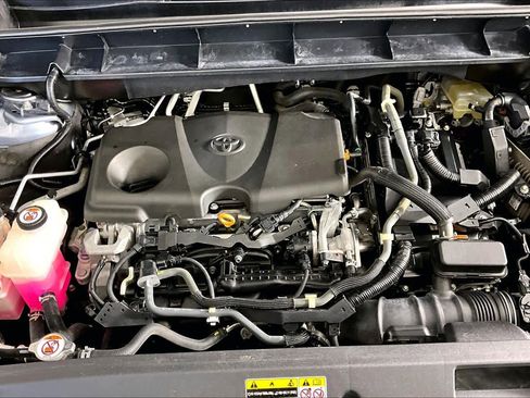 Used 2020 Toyota Highlander XLE image 32